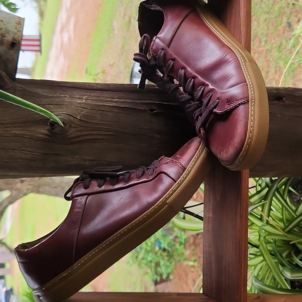 Burgundy leather lace up sneaker